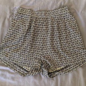 H&M Flowy Patterned Shorts Size 4